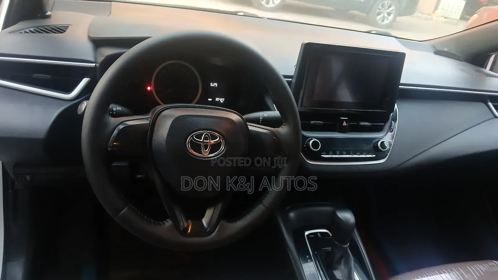 Toyota Corolla SE 2021 White