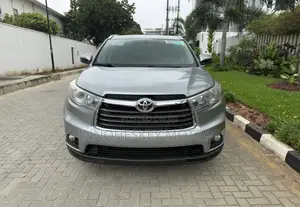Toyota Highlander XLE V6 4x2 (3.5L 6cyl 6A) 2016 Silver