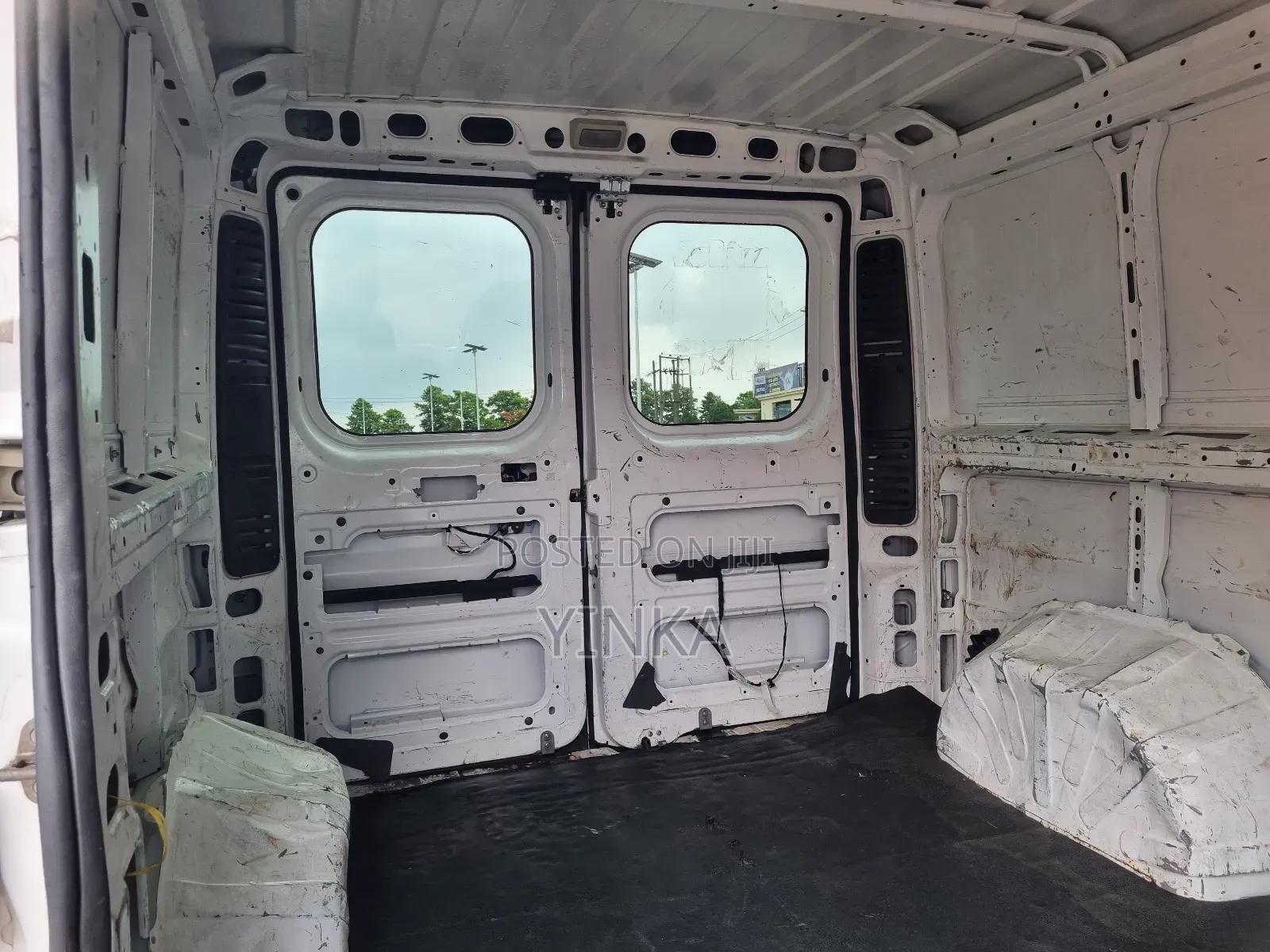 Dodge B2000 2016 White
