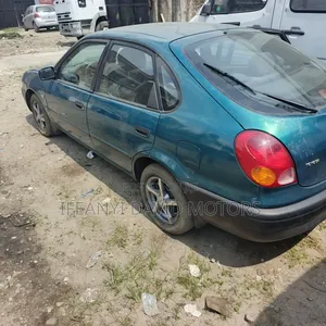 Toyota Corolla Liftback 2000 Green