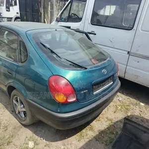 Toyota Corolla Liftback 2000 Green
