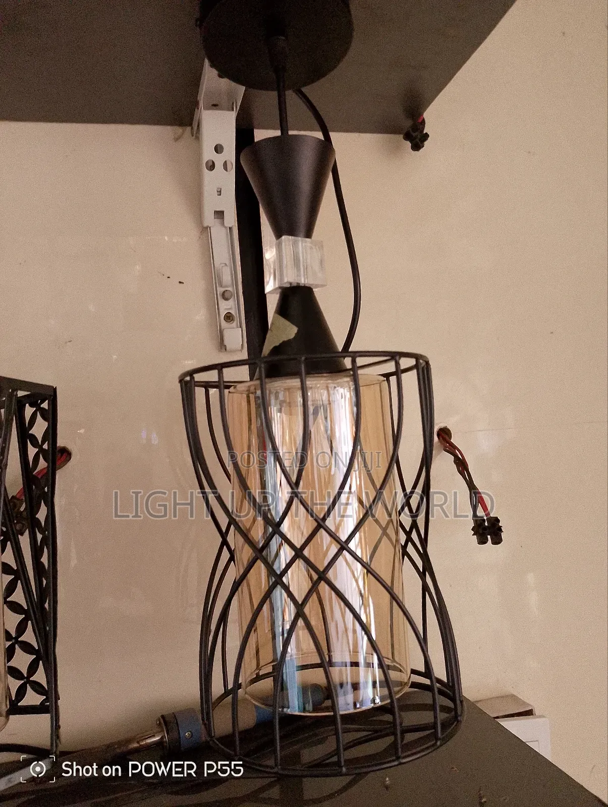 Pendant Light With Dolt Lines