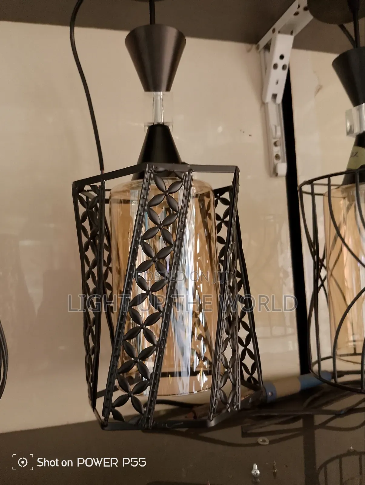 Pendant Light With Dolt Lines