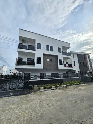 4bdrm Duplex in A Well Secured, Lekki Phase 2 for sale