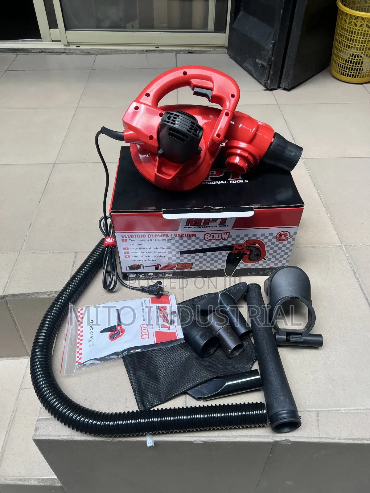 800w Electric Blower Vacuum.