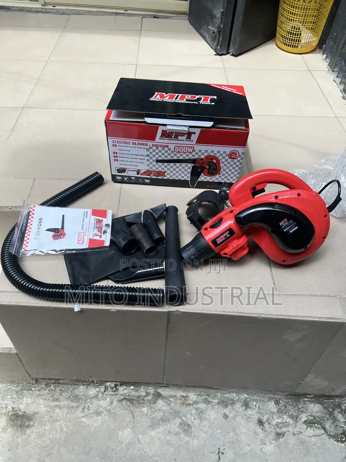 800w Electric Blower Vacuum.