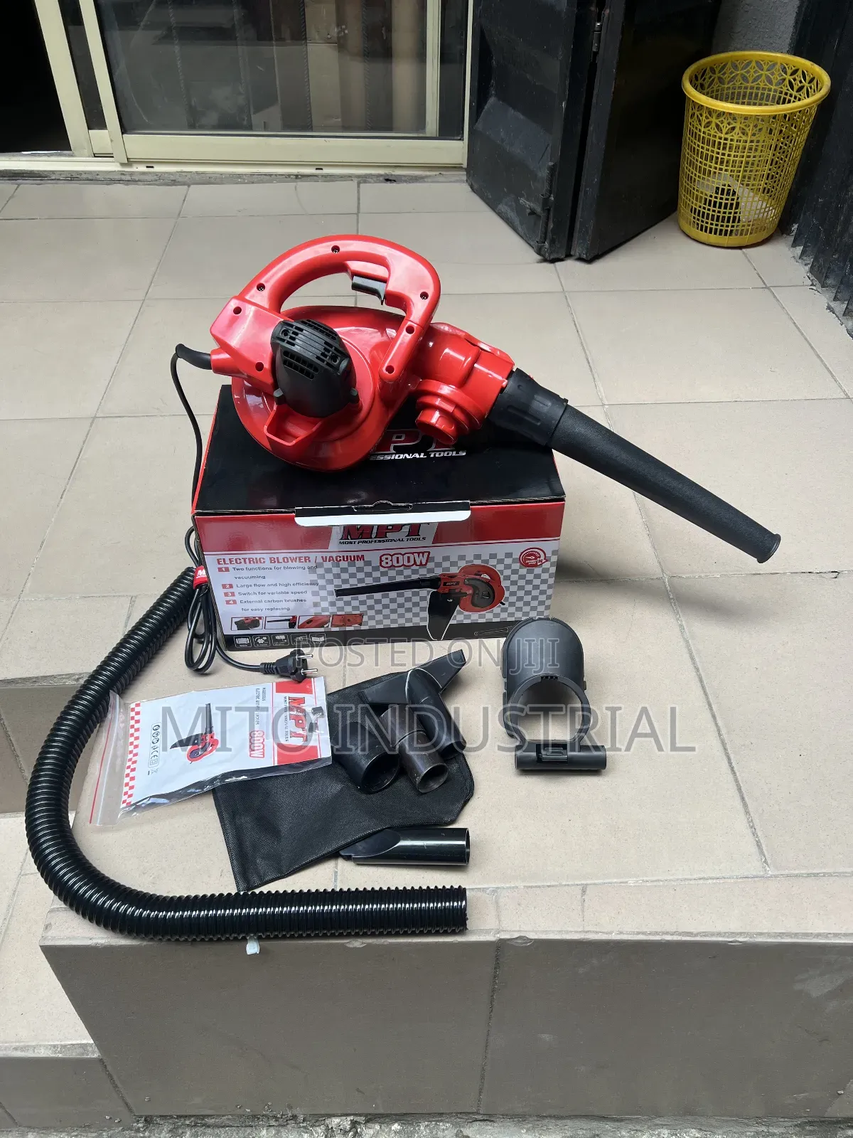 800w Electric Blower Vacuum.