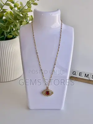 Stunning Minimalist Gold Necklaces