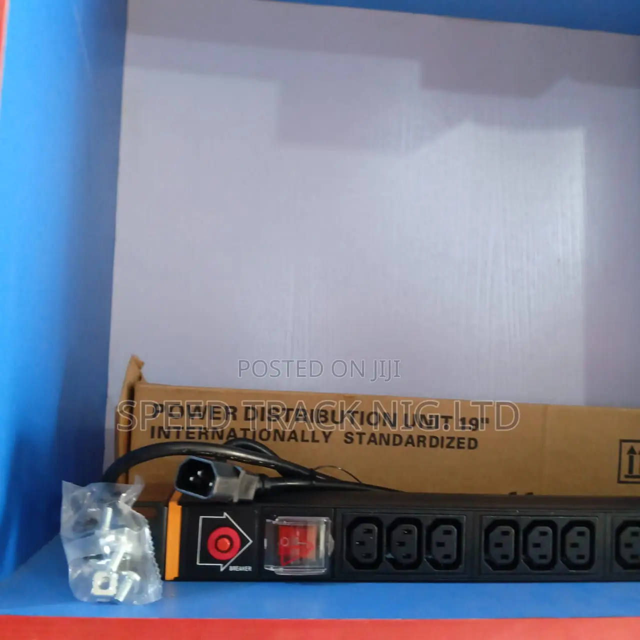 Power Distribution Unit 19" C13 12 Way Pdu