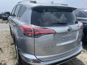 Toyota RAV4 Limited FWD (2.5L 4cyl 6A) 2017 Silver