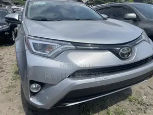 Toyota RAV4 Limited FWD (2.5L 4cyl 6A) 2017 Silver