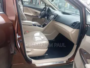 Toyota Venza XLE 4dr Wagon (2.7L 4cyl 6A) 2015 Gold