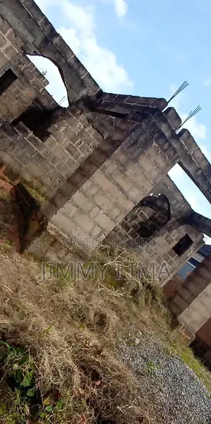 5bdrm Block of Flats in Benin City for sale