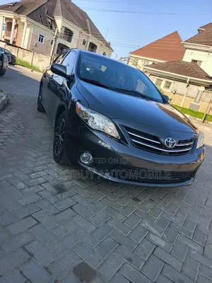 Toyota Corolla LE 4dr Sedan (1.8L 4cyl 4A) 2013 Gray
