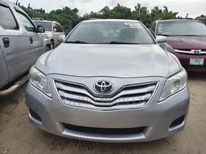 Toyota Camry LE 4dr Sedan (2.5L 4cyl 6A) 2011 Silver