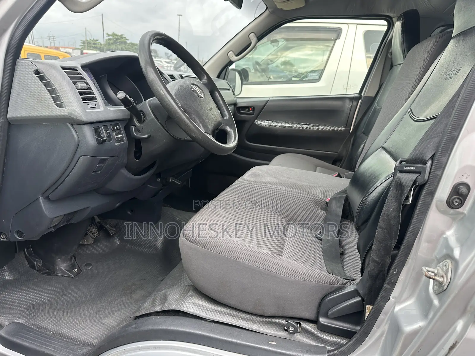 Toyota HiAce 2010 Silver