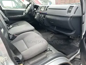 Toyota HiAce 2010 Silver
