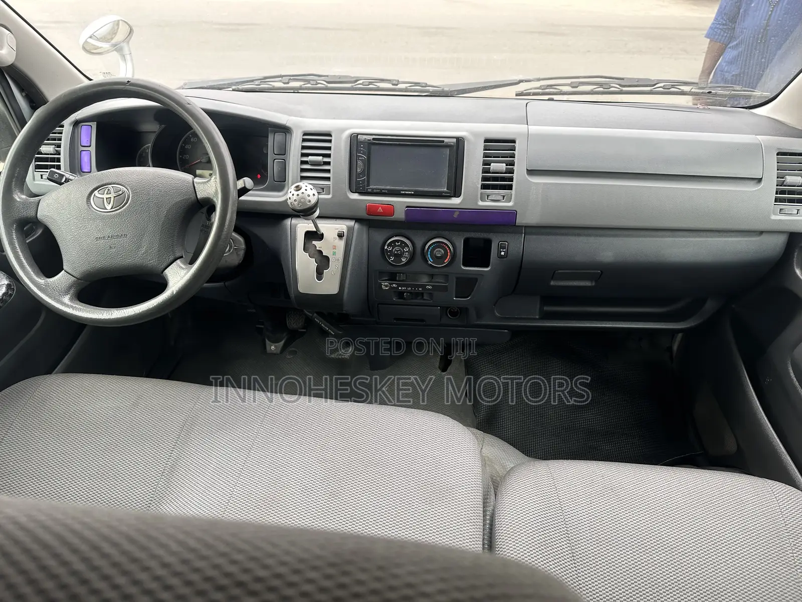 Toyota HiAce 2010 Silver