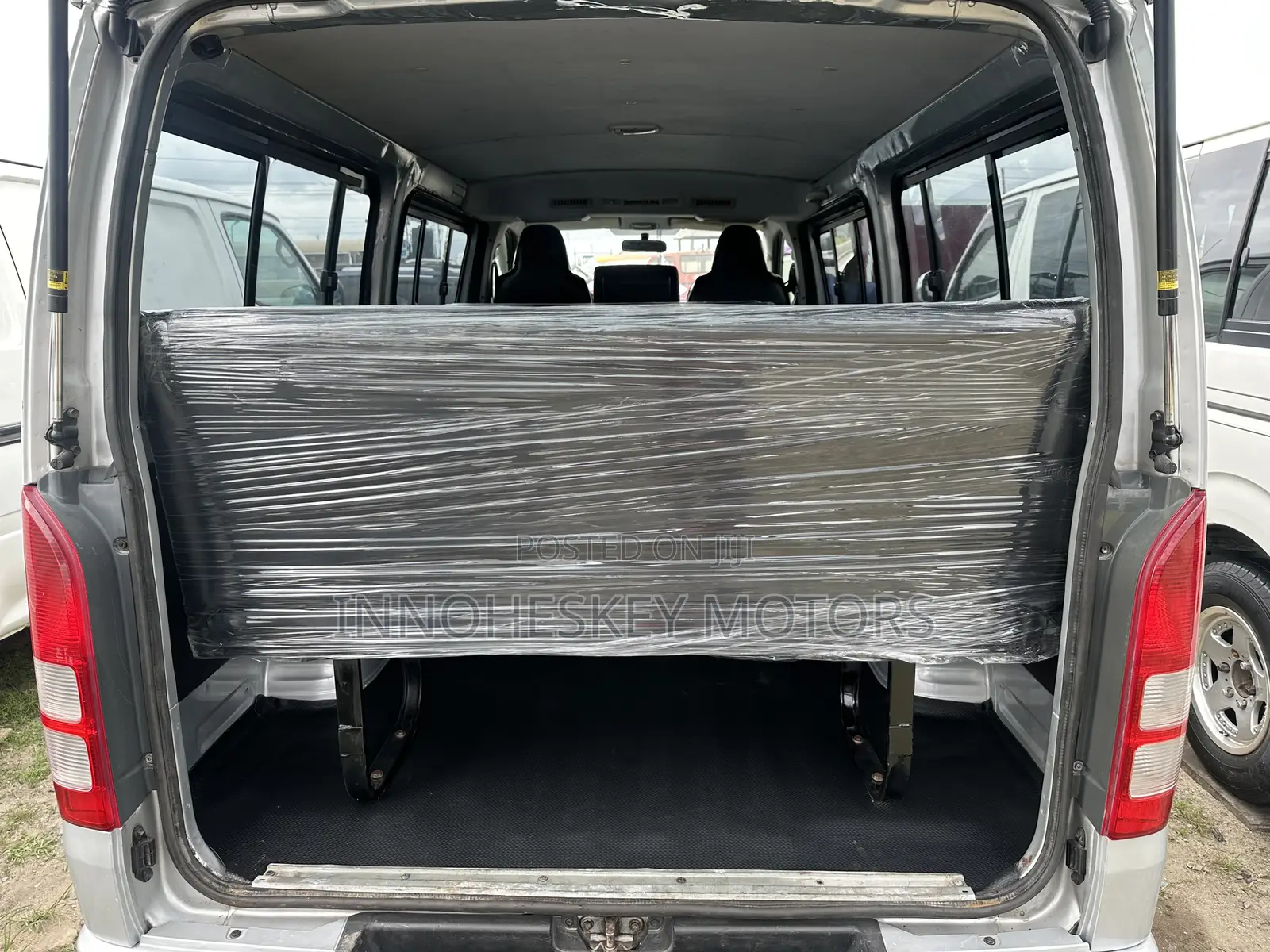 Toyota HiAce 2010 Silver