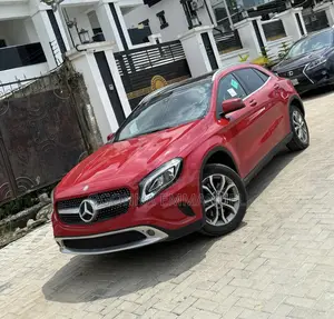 Mercedes-Benz GLA 250 2017 Red