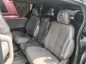 Toyota Sienna XLE 7-Passenger 4dr Minivan AWD (3.5L 6cyl 6A) 2014
