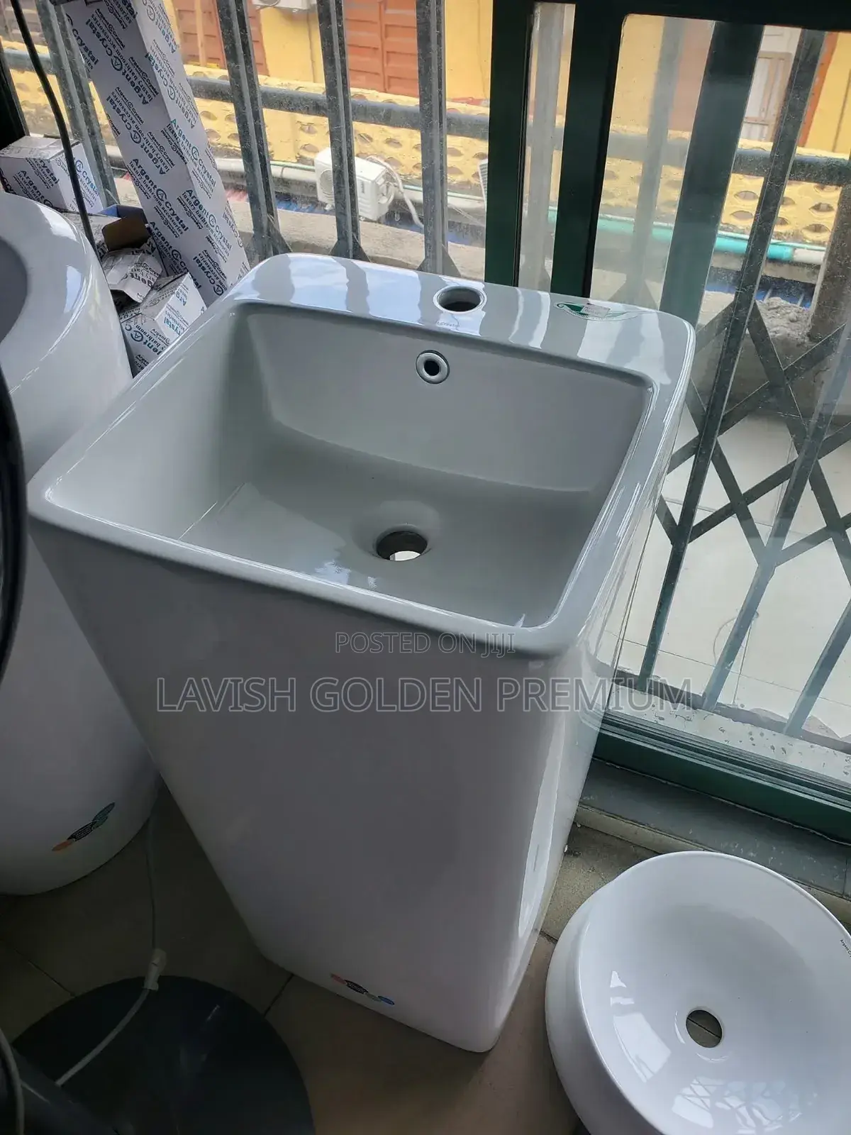 Standing Wash Hands Basin