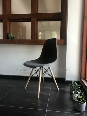 Modern Plastic Dining Chair With Wooden Legs