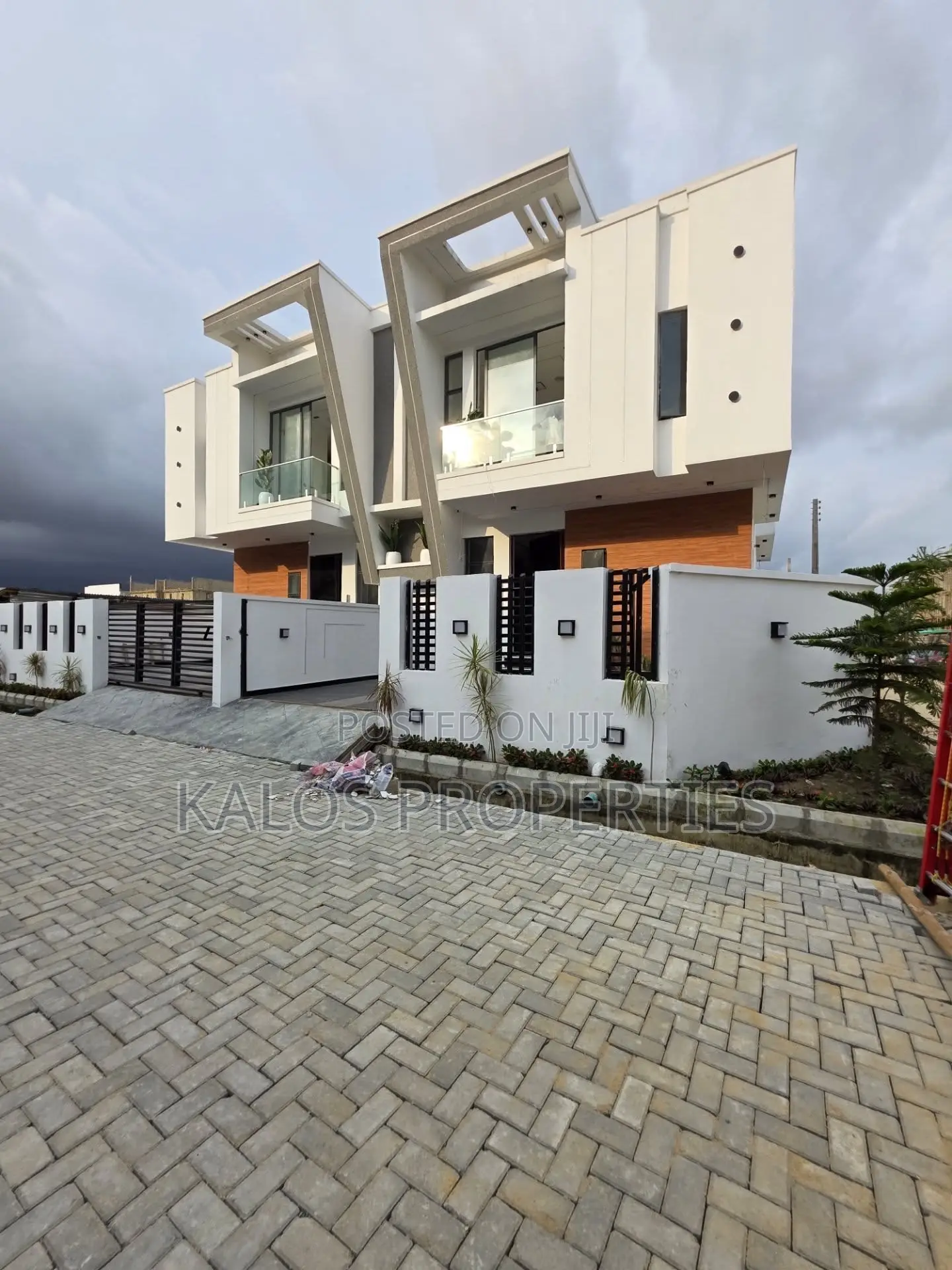 4 Bedroom Detached Duplex for Sale