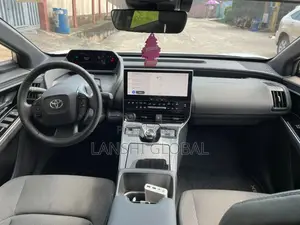 Toyota bZ4X 71.4 kWh AWD 2023 White