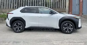 Toyota bZ4X 71.4 kWh AWD 2023 White