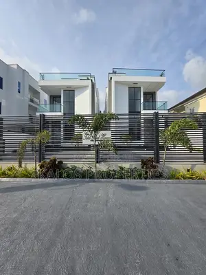 5bdrm Duplex in Chevron for sale