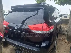 Toyota Sienna XLE 7-Passenger 4dr Minivan AWD (3.5L 6cyl 6A) 2014 Black
