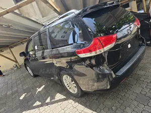 Toyota Sienna 2012 Black
