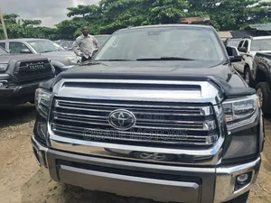 Toyota Tundra Limited 5.7L V8 4x4 Double Cab 6.6 ft. box 145.7 in. WB