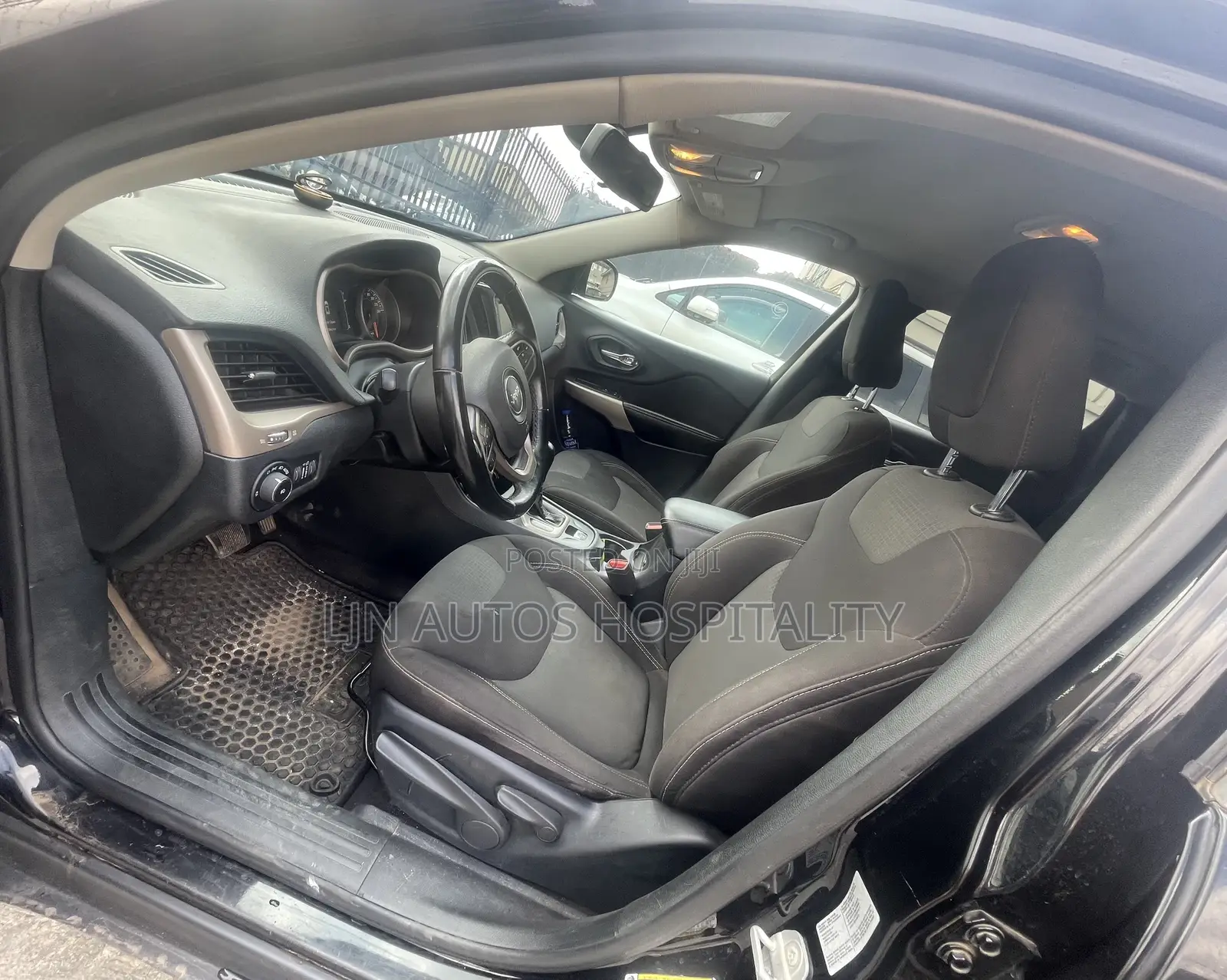 Jeep Cherokee Sport 4x4 2017 Black