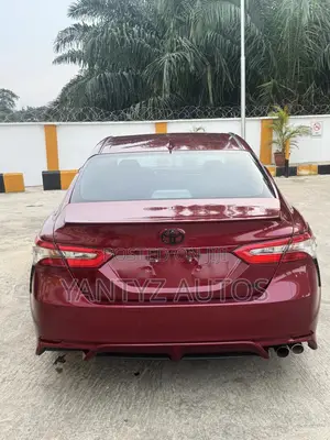 Toyota Camry SE FWD (2.5L 4cyl 8AM) 2018 Red