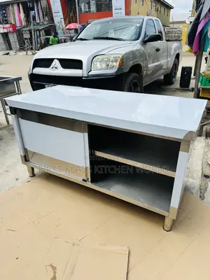 High Quality Work Table With Carbon for Storage