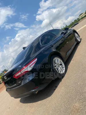Toyota Camry XLE FWD (2.5L 4cyl 8AM) 2018 Black