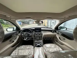 Mercedes-Benz C300 Luxury 4dr AWD 4Matic Sedan (2.0L 4cyl 7A) 2015
