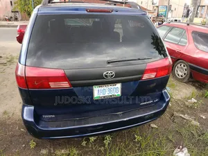 Toyota Sienna 2005 Blue