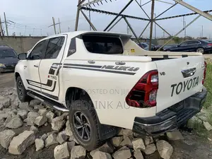 Toyota Hilux SR5 4x4 2019 White