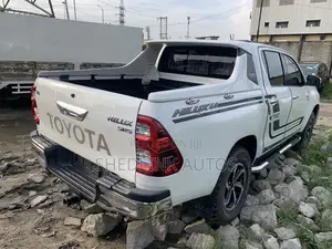 Toyota Hilux SR5 4x4 2019 White