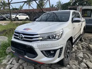 Toyota Hilux SR5 4x4 2019 White