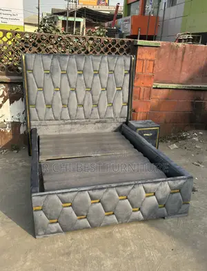 Precisely Crafted HDF 4.5 by 6 Wooden Upholstery Bedframe With Drawer