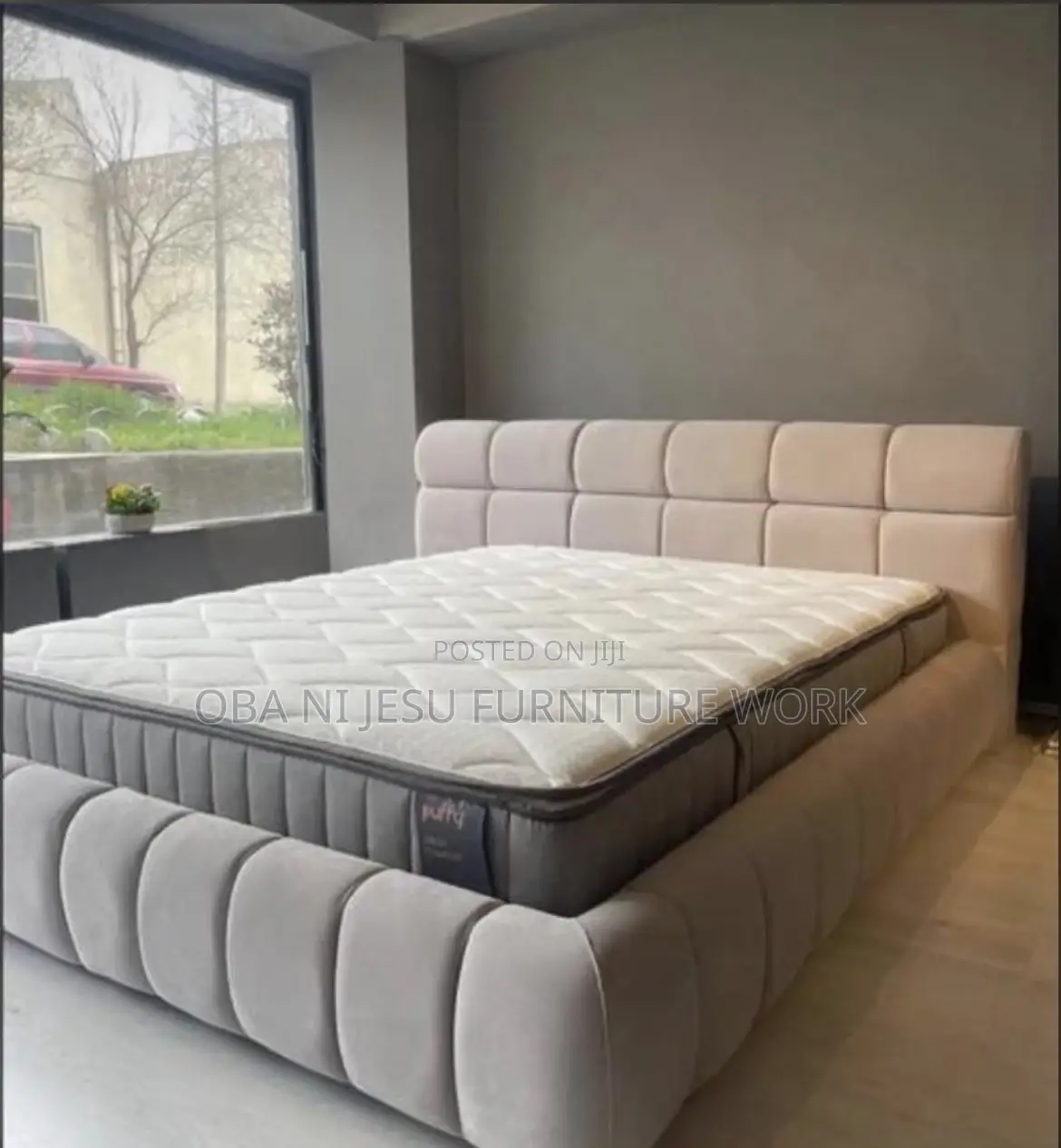 Solid 4 and Half Bed