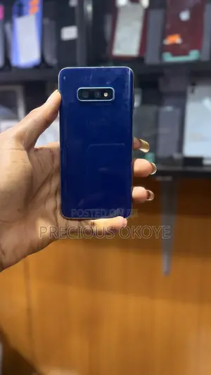 Samsung Galaxy S10e 128 GB Blue