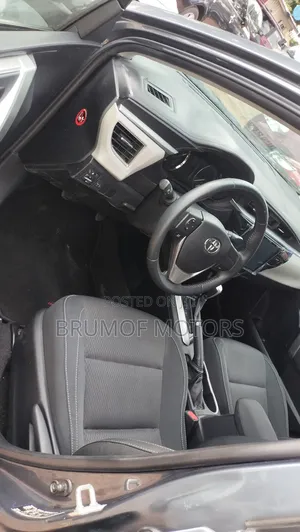 Toyota Corolla LE Premium 4dr Sedan (1.8L 4cyl CVT) 2015 Gray
