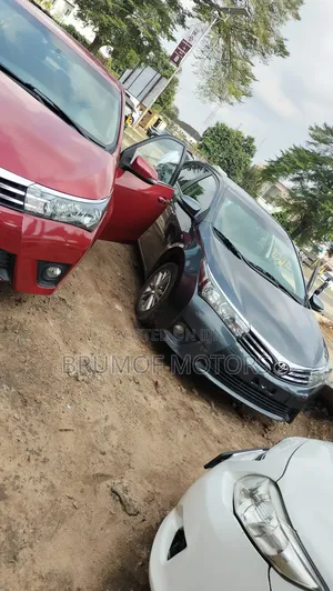 Toyota Corolla LE Premium 4dr Sedan (1.8L 4cyl CVT) 2015 Gray