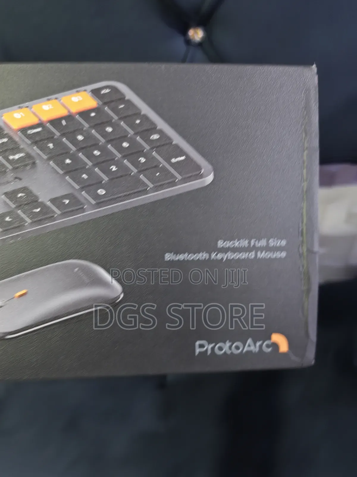 Protoarc Km100 a Bluetooth Keyboard and Mouse Combo
