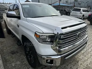 Toyota Tundra 1794 5.7L V8 4x4 CrewMax 5.6 ft. box 145.7 in. WB 2020